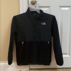 North Face black zip-up jacket🤩